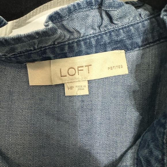 Loft Denim Ruffle Trim Top sz Medium Petite - Picture 4 of 8